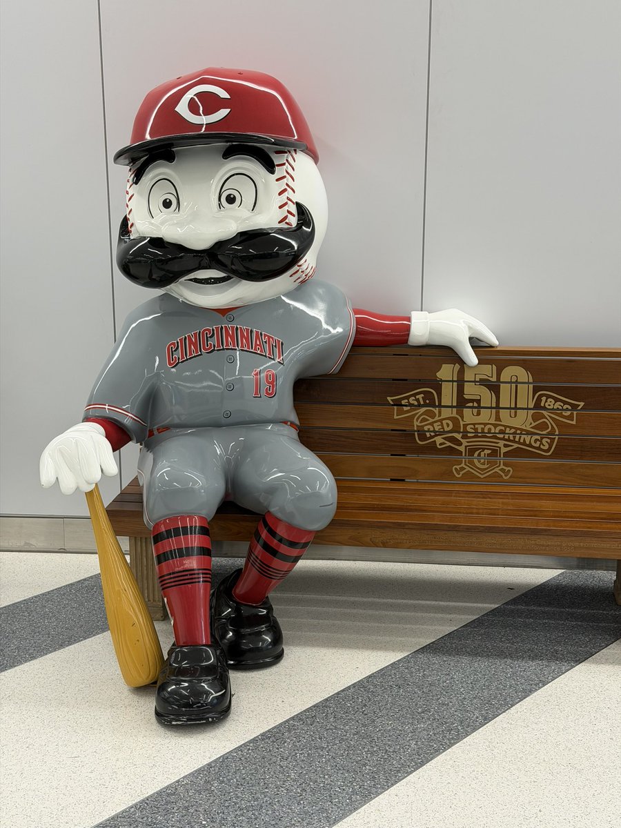 ochocinco's tweet photo. ⚾️ https://t.co/oCC4llG756