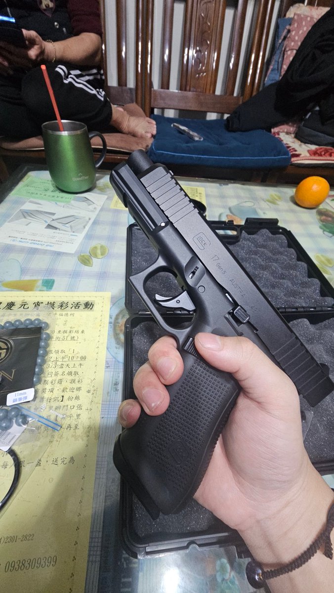 TongYuLA's tweet photo. 買了把鎮暴槍防身！！ https://t.co/W9OXeOgSSf