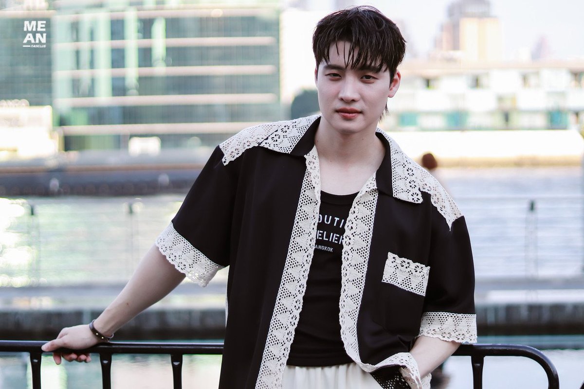 📸 2026.03.28 

ชุดก็หล่อ คนก็หล่ออออ 😍

#MeanPhiravich 
#ELLEFashionFever 
#EFFatICONSIAM