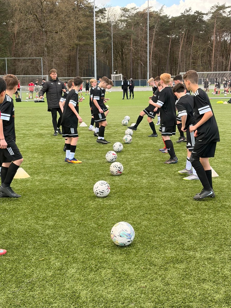 RedhillPE's tweet photo. PSV Football Development Tour - Afternoon training session in full swing! 4 high paced and knowledge session being delivered. Awful staff Teqball! #RedhillPSV26 https://t.co/gNqgWkUkFE