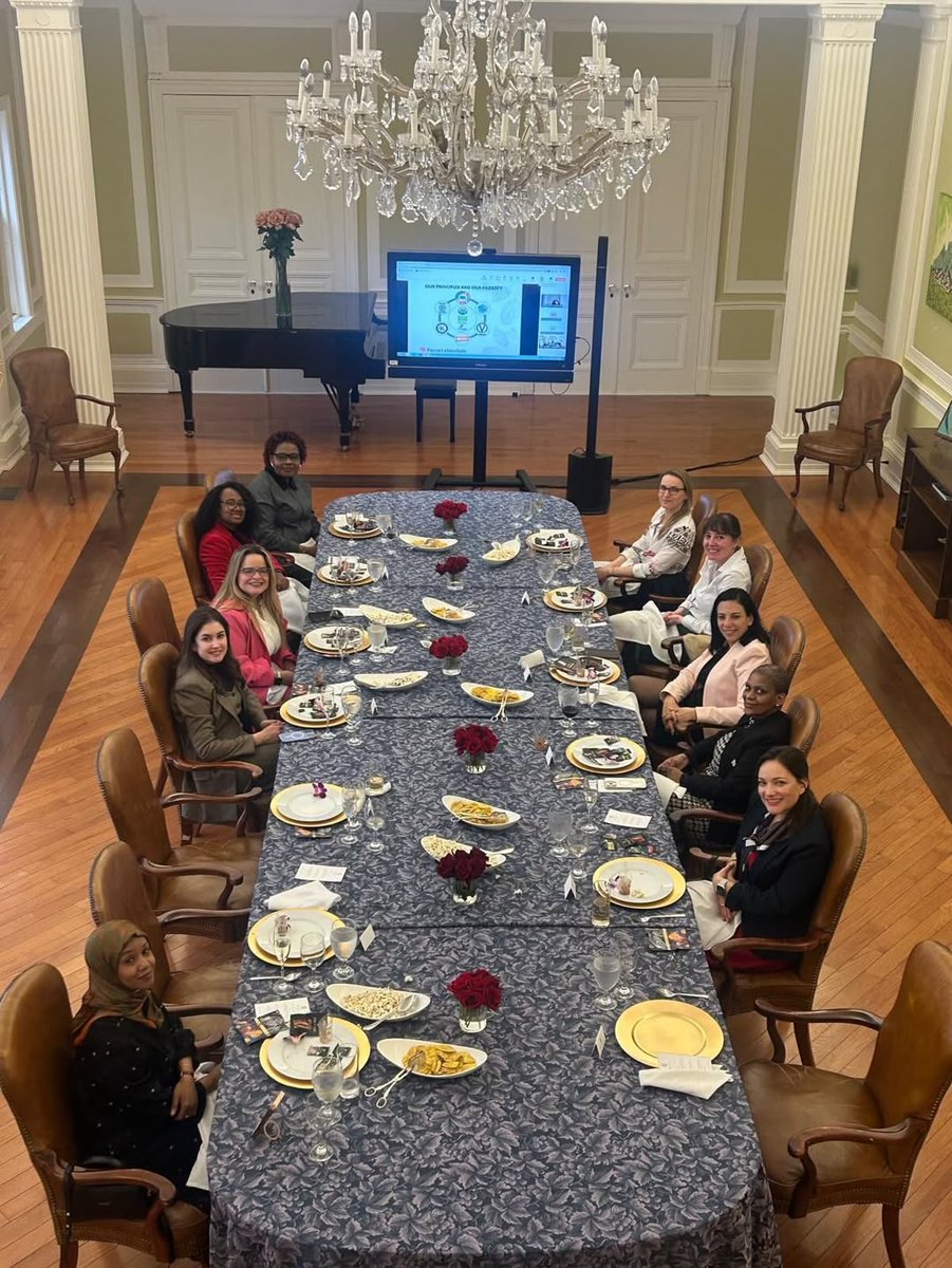 EmbajadaECUenUSA tweet media