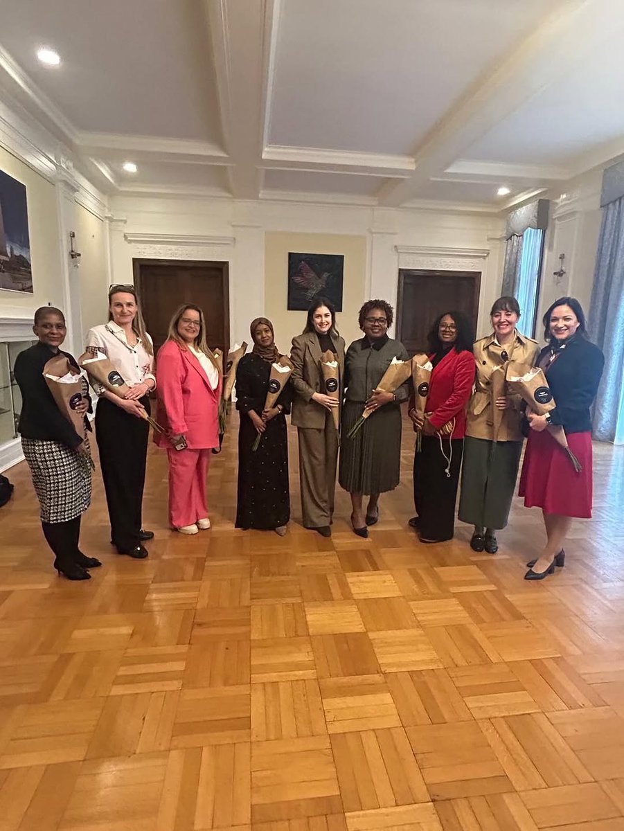 EmbajadaECUenUSA tweet media