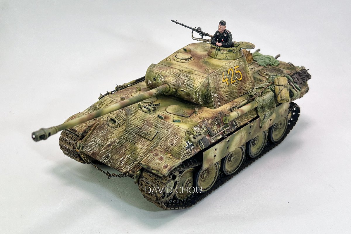 JsDavidChou's tweet image. Finished at last. This 1/35 Takom Panther A (mid-early production) was built pretty much straight out of the box—about 90% untouched, with only a few minor tweaks here and there.#scalemodel #DavidChouModelWorks #Tank #WW2series #PantherA