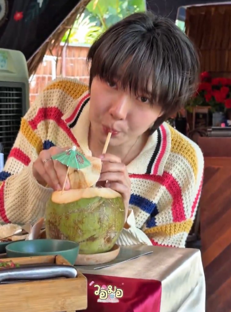 ก๊อง tweet media