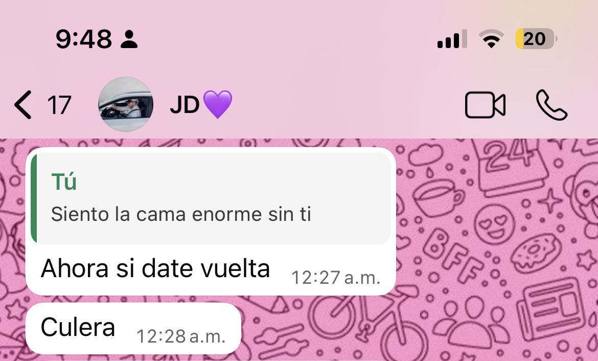 Una vez le di la espalda haciendo berrinche al muchacho con el que vivo, y no me lo perdonó jamás 😂💜💜💜