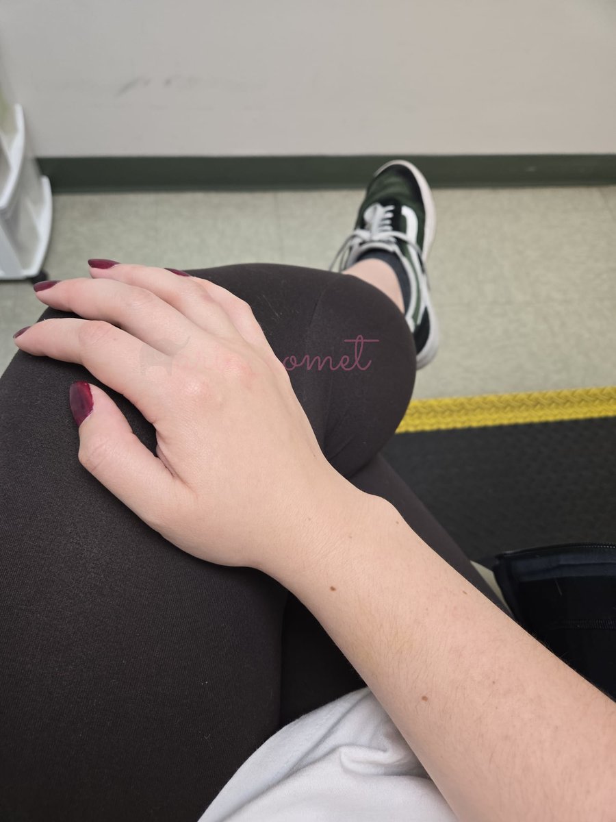 aria_comet's tweet photo. waiting... is better than being late 😅 https://t.co/zPF0fcCoUT