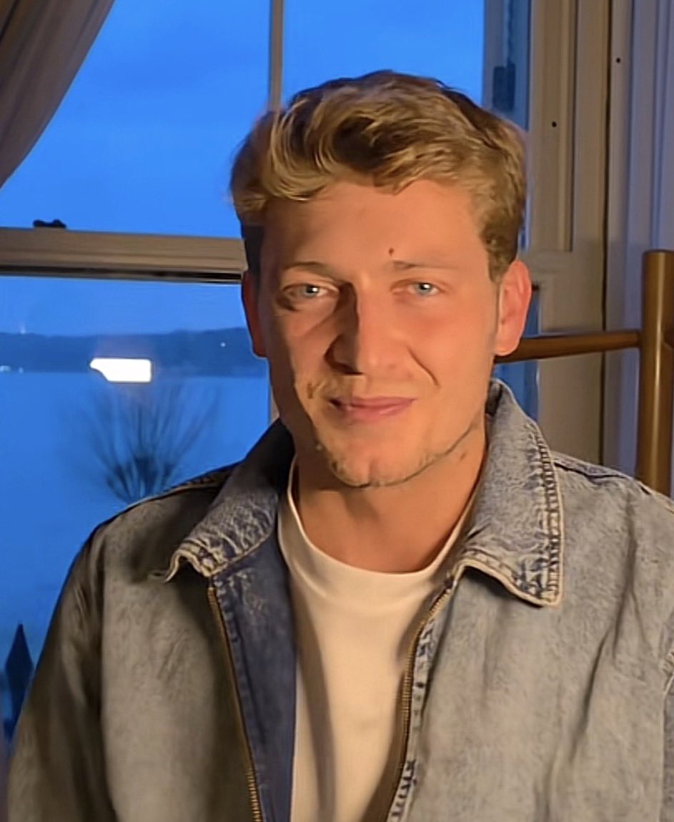 sign of the times tweet media