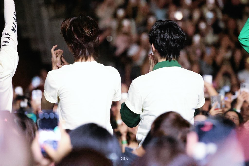 𝐒 𝐈 𝐗 tweet media