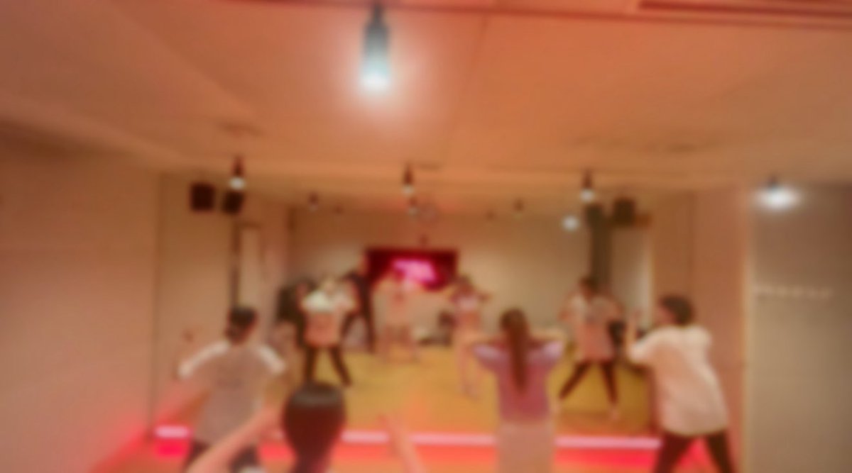 we_are_hs's tweet photo. #にこにこちゃんち会議 と
ワンマンに向けて練習でした❣️

まだ先ですが
みんなに会える日を想像しながら頑張ってます🎶

どんなステージになるか
楽しみにしててくれたら嬉しいです🥺💕

 #ウィーアーヒューズ https://t.co/bmiY50MqTy