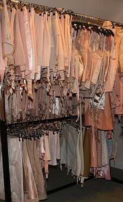 Mrs. Wanda Nylon tweet media