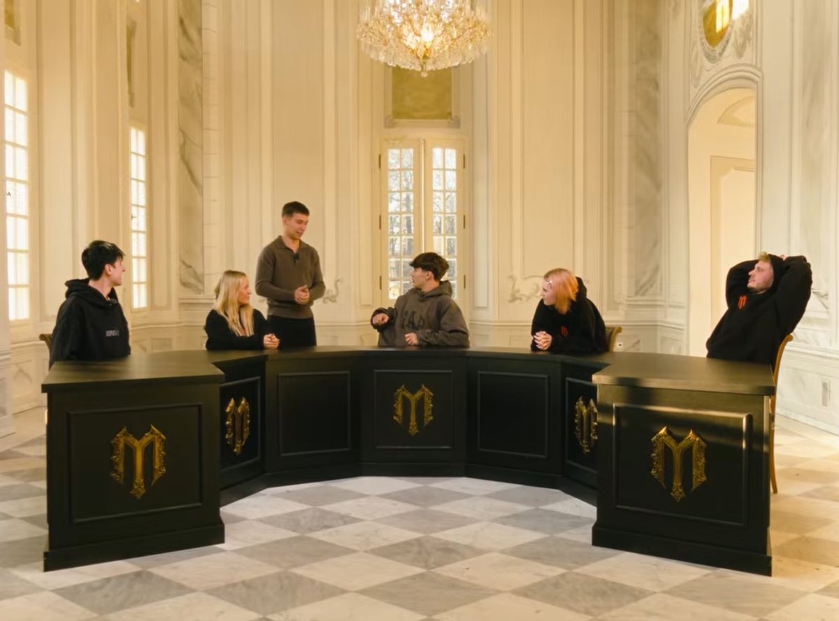 okkejj_'s tweet image. Spojler! 
nie no dla mnie gawronek jest i tak jest wygranym, Marta wygrała tylko dzięki karcie a on to zapierdzielał #mafiairl4 #mafiairl #mafia