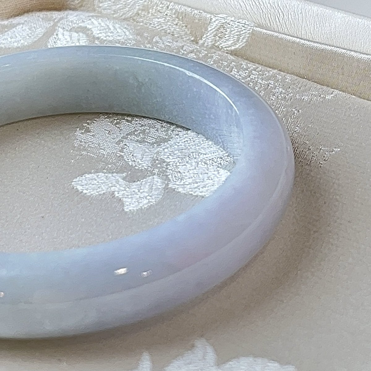 yoursgems's tweet image. Burmese Jadeite Bangle · Type A
Soft white lavender tone
Paired with lavender-blue jade beads · gentle and serene

58.5mm | 12.1mm
Bracelet: 8–9mm | 16–17cm
Price: THB 5,500 / set

DM to purchase
PayPal accepted

#jadeite #burmesejade
#typeAjade #jadeBangle
#naturaljade