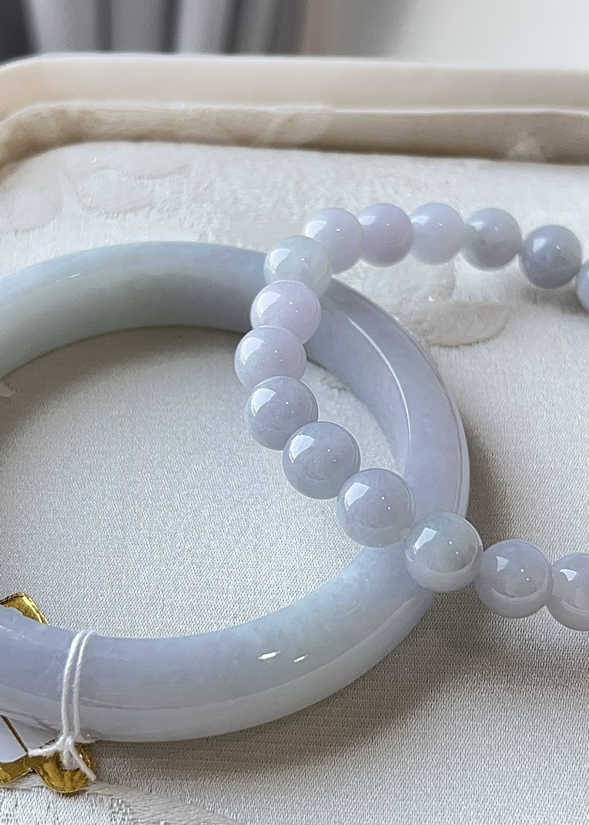 yoursgems's tweet image. Burmese Jadeite Bangle · Type A
Soft white lavender tone
Paired with lavender-blue jade beads · gentle and serene

58.5mm | 12.1mm
Bracelet: 8–9mm | 16–17cm
Price: THB 5,500 / set

DM to purchase
PayPal accepted

#jadeite #burmesejade
#typeAjade #jadeBangle
#naturaljade