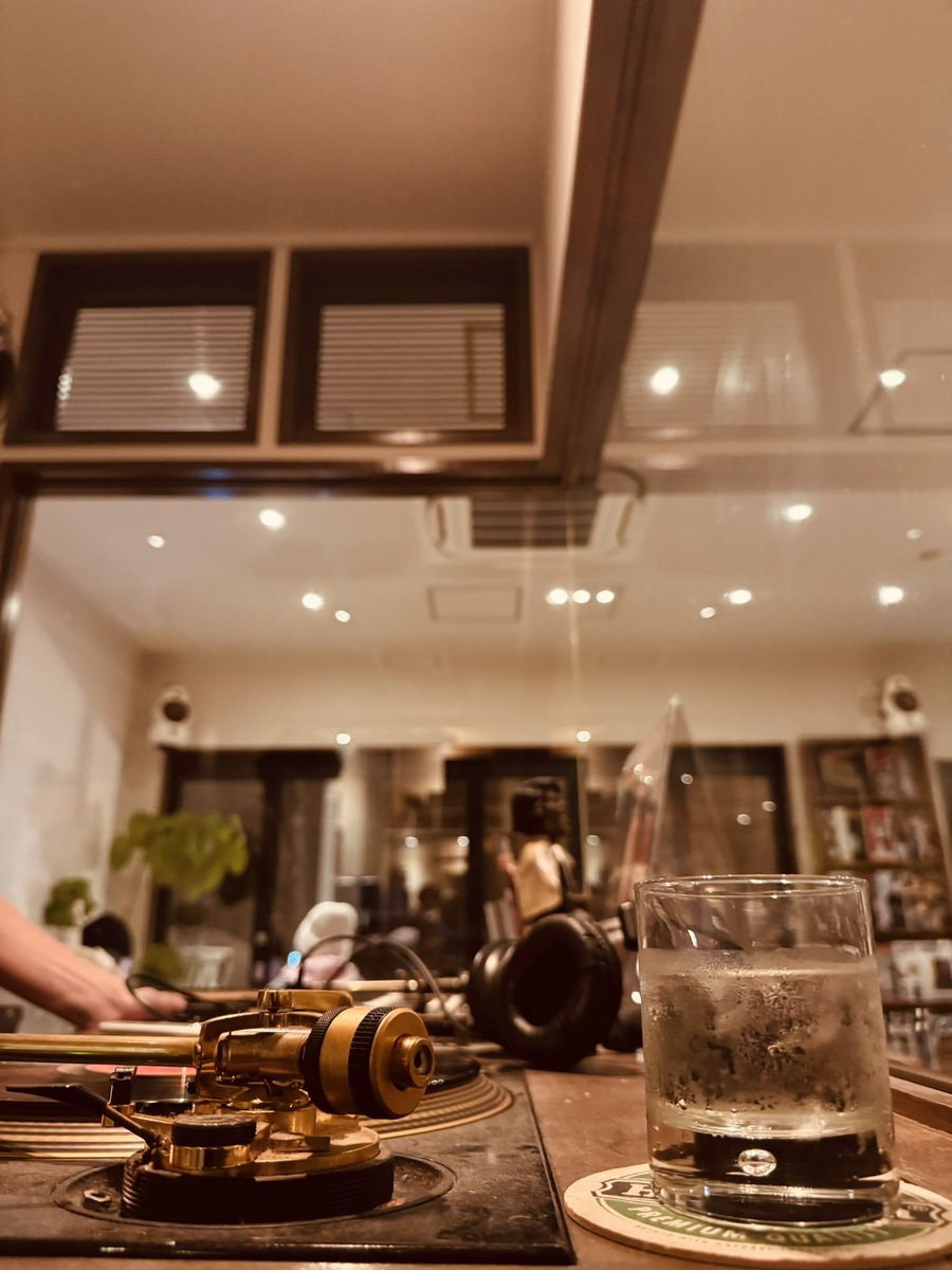 zuribow's tweet photo. 30年以上一緒に音楽を演ってきた友人が逝ってしまった。
全然実感ないけど30年の重みがこれからジワジワくるんだろうな。
あの世で再会したら逝くの早過ぎ！って文句言ってやる 笑
とりあえずお疲れ様でした。 https://t.co/v3cY5TnDZi