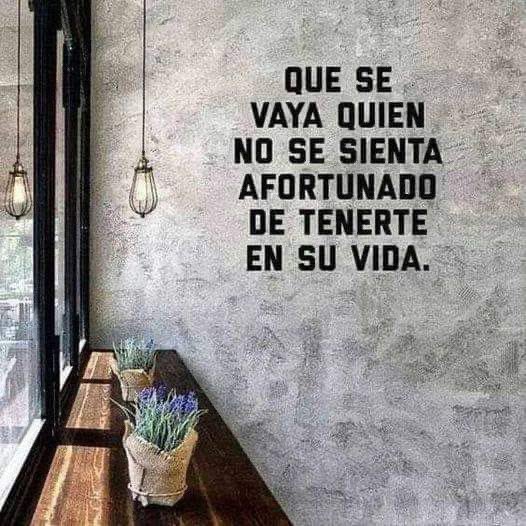 CharlieInterestelar tweet media