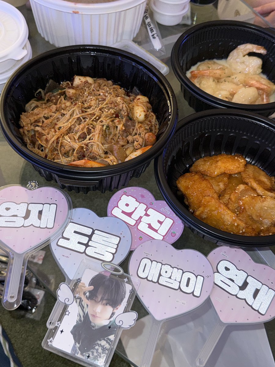 치리 !! tweet media