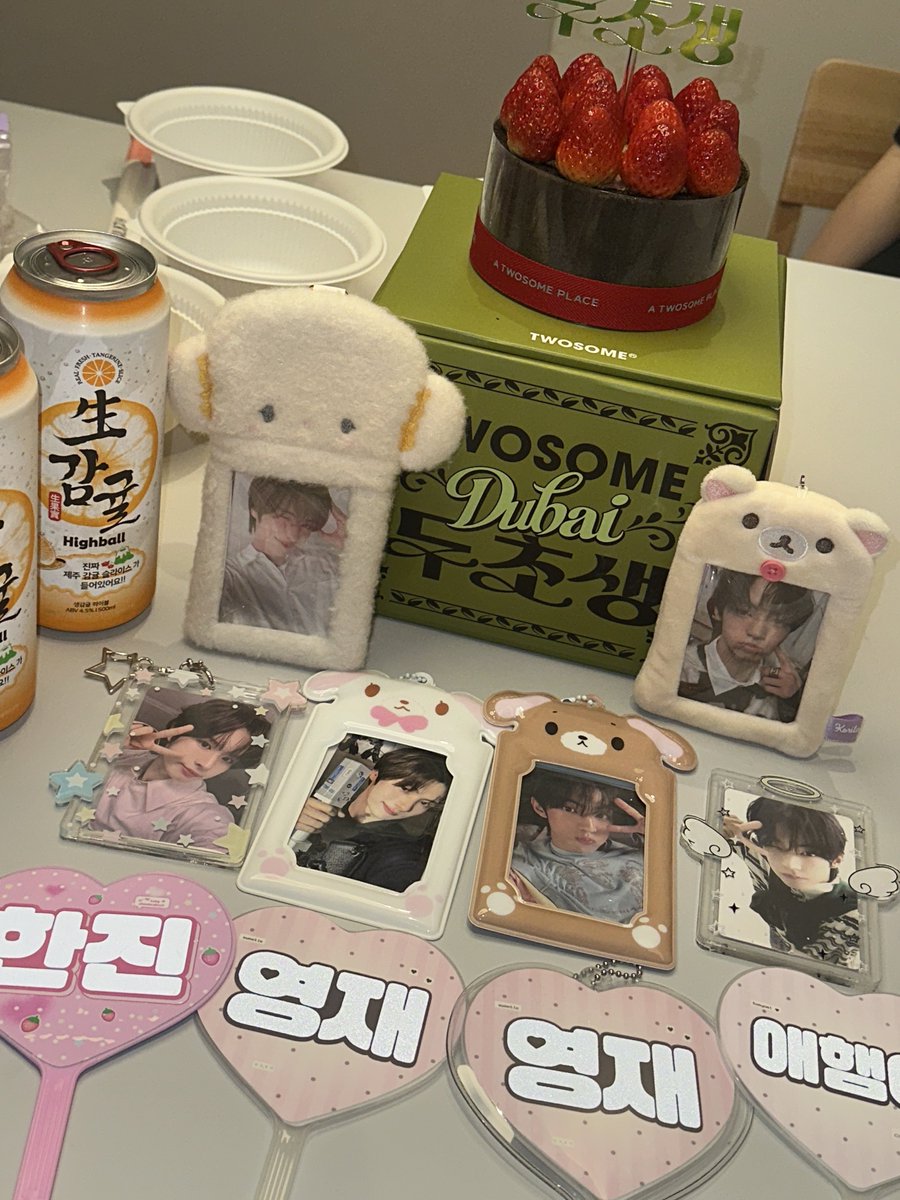 치리 !! tweet media