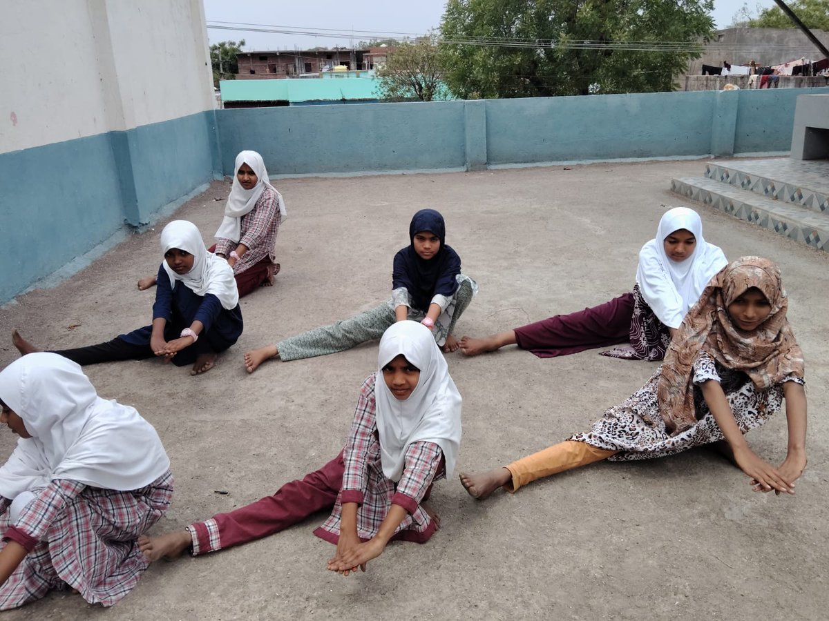 Collector_ADB's tweet image. 💠ఆదిలాబాద్ జిల్లాలో ప్రభుత్వ పాఠశాలల్లో విద్యార్థినుల సాధికారత కోసం నిర్వహించిన ‘ఆత్మరక్షణ శిక్షణ’ కార్యక్రమం విజయవంతంగా పూర్తైంది. ఈ సందర్భంగా జిల్లా కలెక్టర్ రాజర్షి షా హర్షం వ్యక్తం చేశారు.

💠మూడు నెలల పాటు 130కి పైగా పాఠశాలల్లో ఈ శిక్షణ నిర్వహించగా,#PM-SHRI పి.ఎం. శ్రీ పథకం