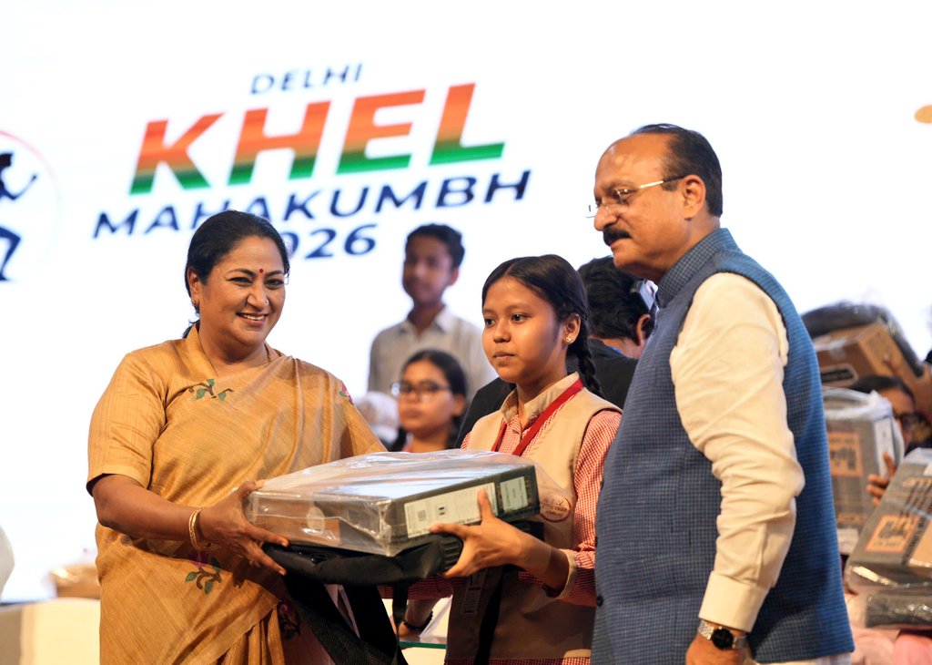 Dir_Education's tweet image. A proud moment for Our Young achievers!  
1,200 meritorious students were awarded laptops to power their educational journey.
222 outstanding students of Classes 10 &amp;amp; 12 alongwith 34 high-performing schools, were felicitated for their exceptional achievements. 
#DigitalLearning