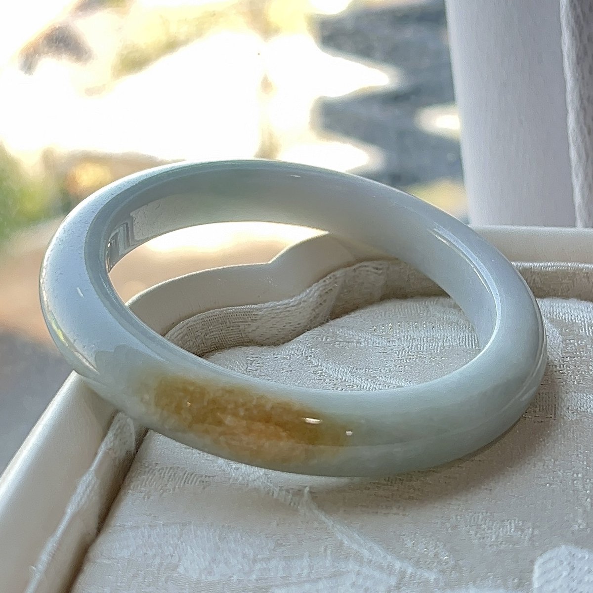 yoursgems's tweet image. Burmese Jadeite Bangle · Type A
Milky white base with honey patch
Soft glow under light · warm and gentle

54.5mm | 9.9mm
With certificate
Price: THB 3,900

DM to purchase
Shopee: th.shp.ee/yt2q6Xep
PayPal accepted

#jadeite #burmesejade
#typeAjade #naturaljade
#jadebangle