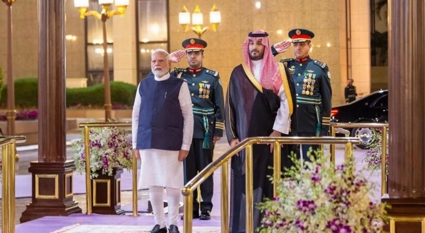 ولي العهد يتلقى اتصالًا هاتفيًا من رئيس الوزراء الهندي يؤكد إدانة طهران لهجماتها المتكررة