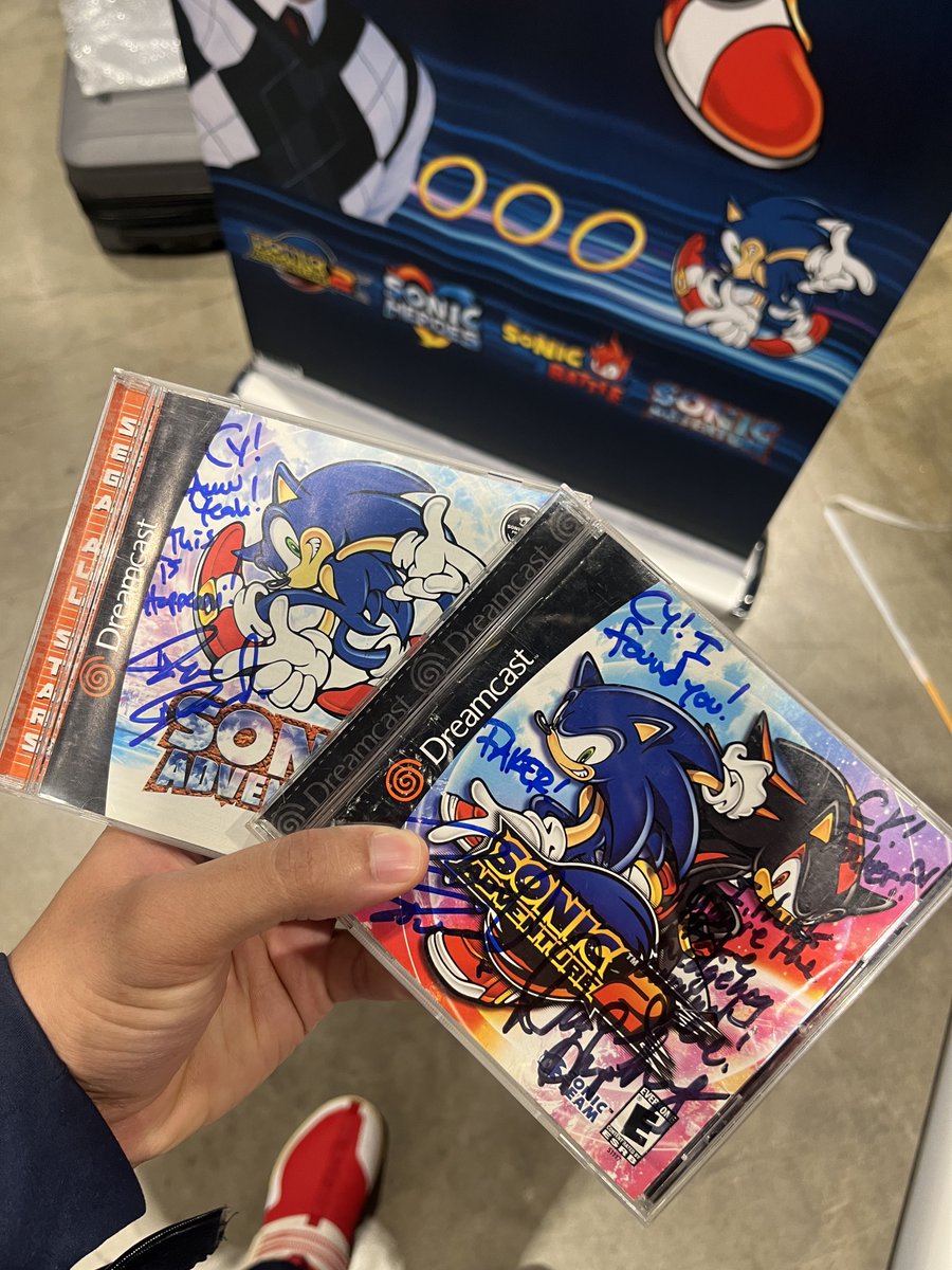 Cy @ C2E2 💥 tweet media