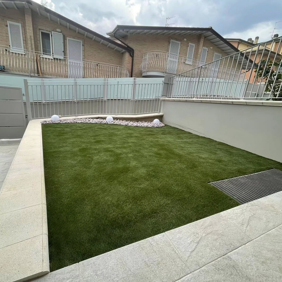 ▶️ Adaptación a Medida  ✅

 🌱 Cada espacio requiere un estudio previo del terreno y del uso previsto.  👉Con un diseño personalizado, el resultado se integra con armonía en jardines y terrazas.  🌿 

 #eurocesped #céspedartificial