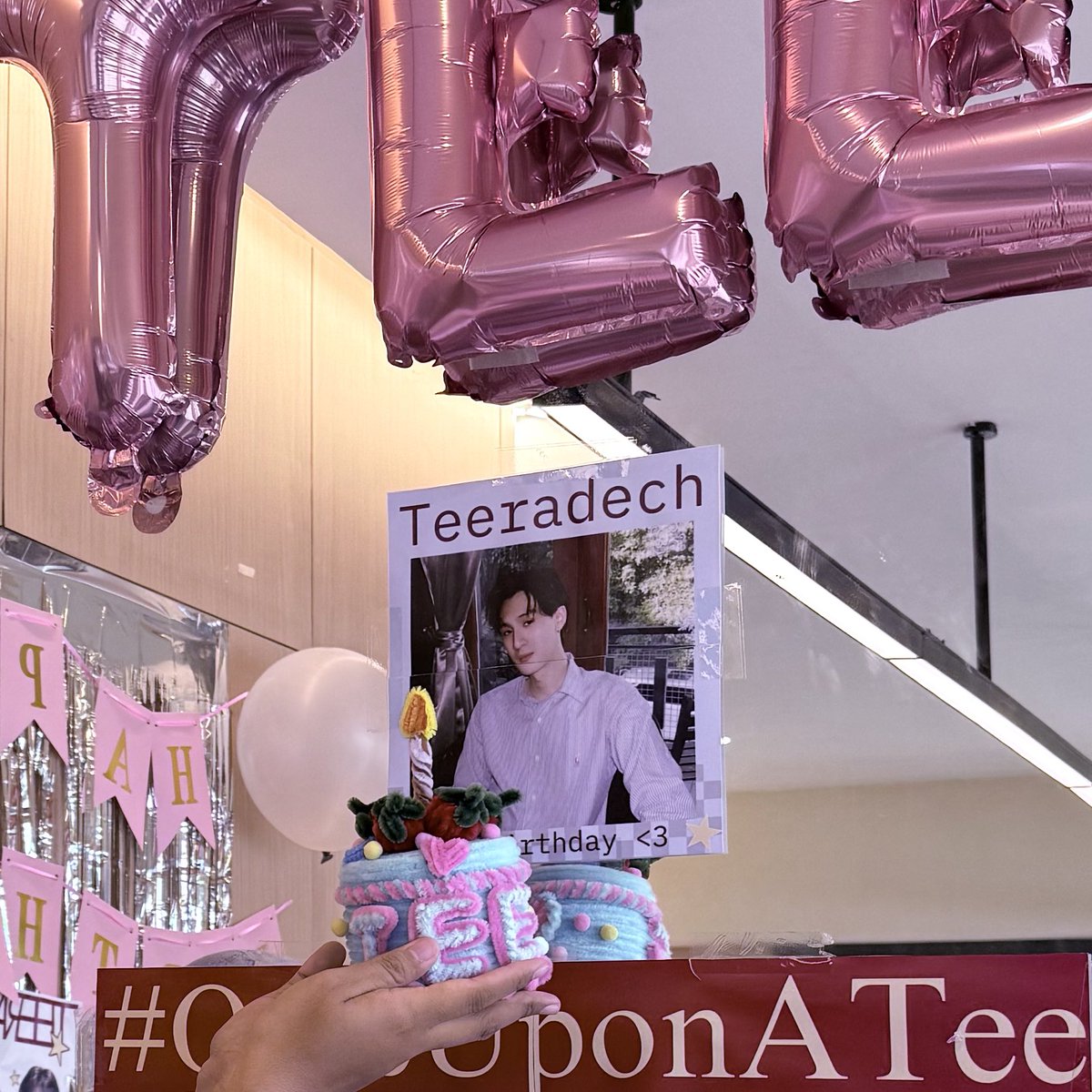 mrktwnzz's tweet photo. Eh iya hbd bub
#OnceUponATee #tee_vtp #ธีรเดช
@vitheepanich https://t.co/A1Th51l2ta