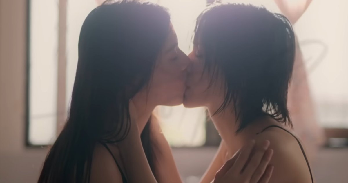 lena 🦋 tweet media