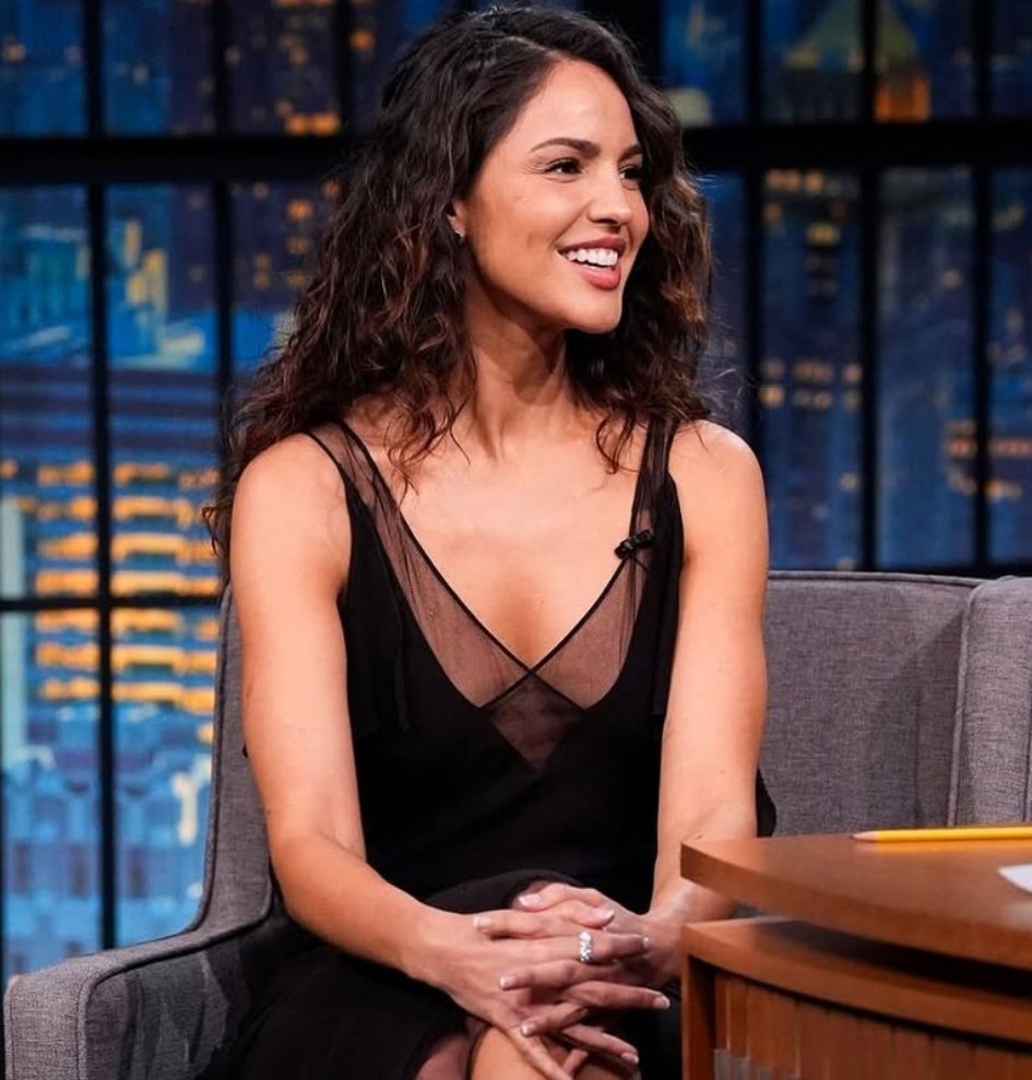 Miley Official tweet media