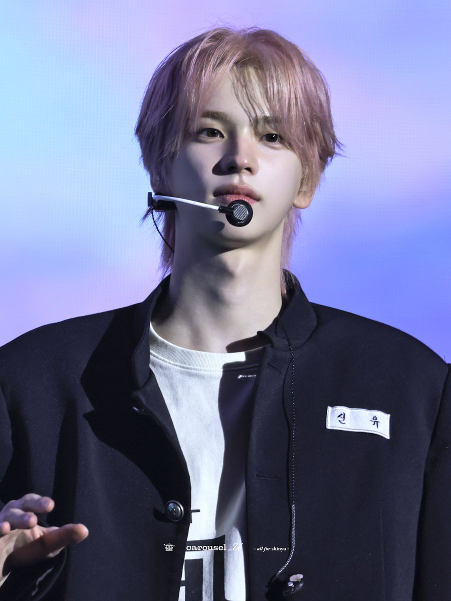 carousel_U tweet media