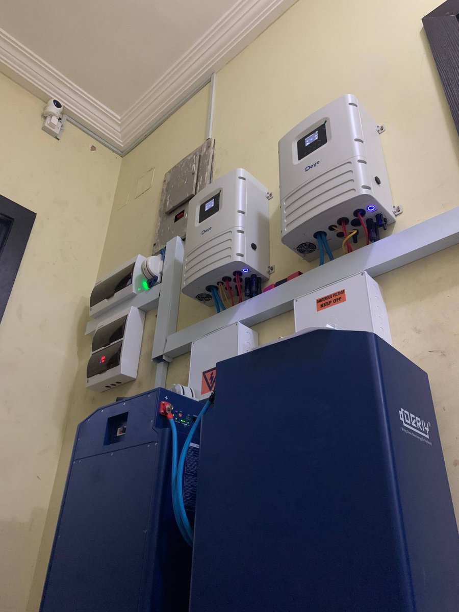TeedAnthony's tweet image. Deye Hybrid Inverters paired with heavy-duty Lithium batteries — installed clean and professional.
Uninterrupted power even during blackout season.
Available at Cadie Stores → 
DM us for quotes!
#SolarNigeria #Inverter #OffGrid #CadieStores