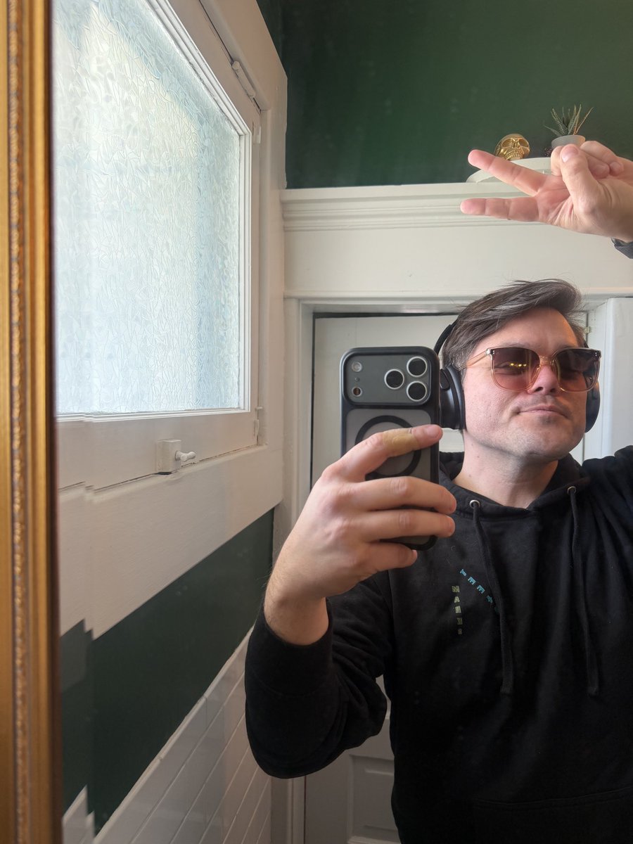 Mr. Vibes tweet media