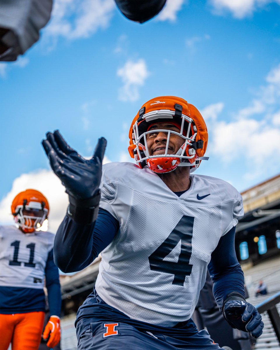 Illinois Football tweet media