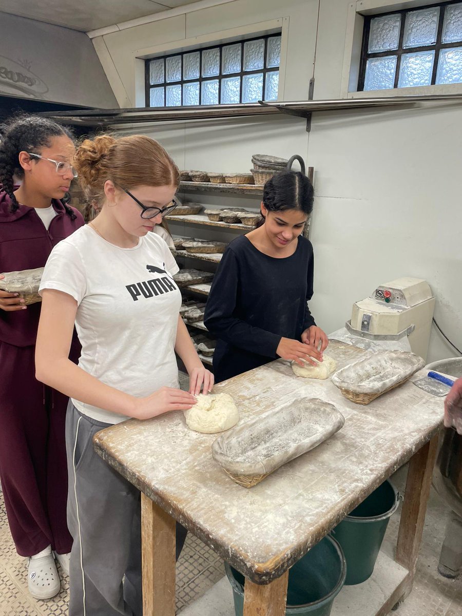 Our baker Bruno is teaching us about bread. 😊🇫🇷