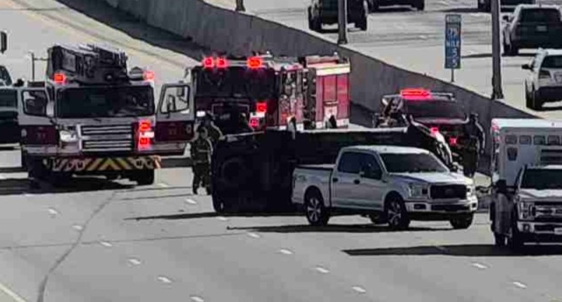 Multiple lanes were temporarily closed on I-75 in Cincinnati after a car crash left one vehicle on its side and one victim hospitalized.

READ MORE: bit.ly/4sxfpJc
