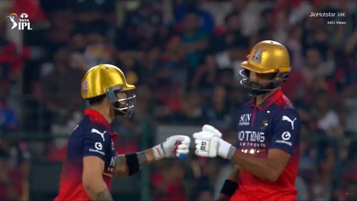 ZisHan_22's tweet photo. PADIKKAL 34*(11) IN POWERPLAY - Mad batting in the chase 🤯 https://t.co/YYx7nso3pk