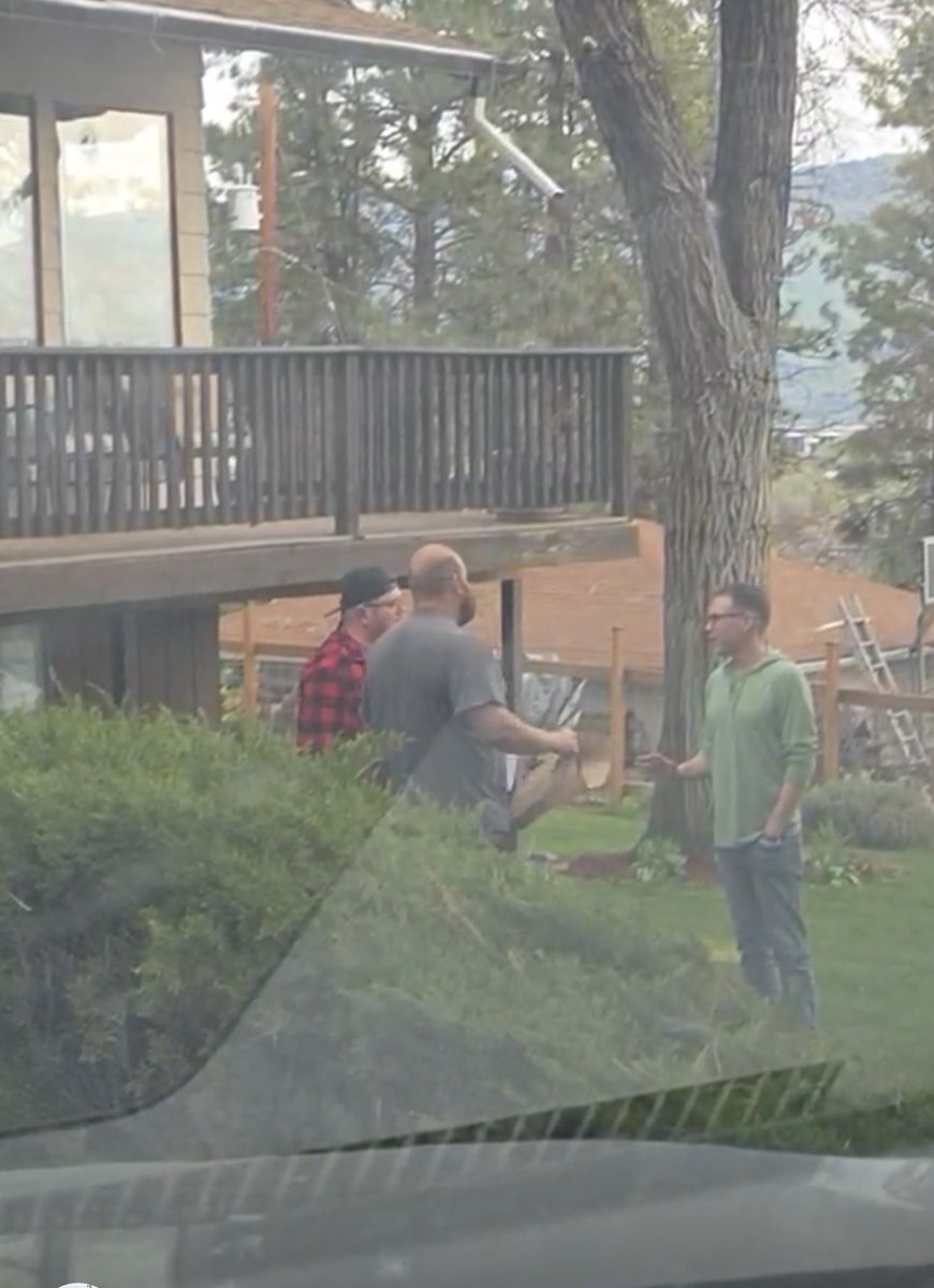 iFightForKids's tweet photo. 🚨 We’re LIVE in The Dalles, OR, confronting MULTI-TIME SEX OFFENDER Jason Beito (50) who was under the impression that he was texting and MEETING with who he believed was a 13 YEAR OLD girl for s3xual purposes 🚨 link in comments to JOIN ⬇️ https://t.co/J1q2AnnWbU