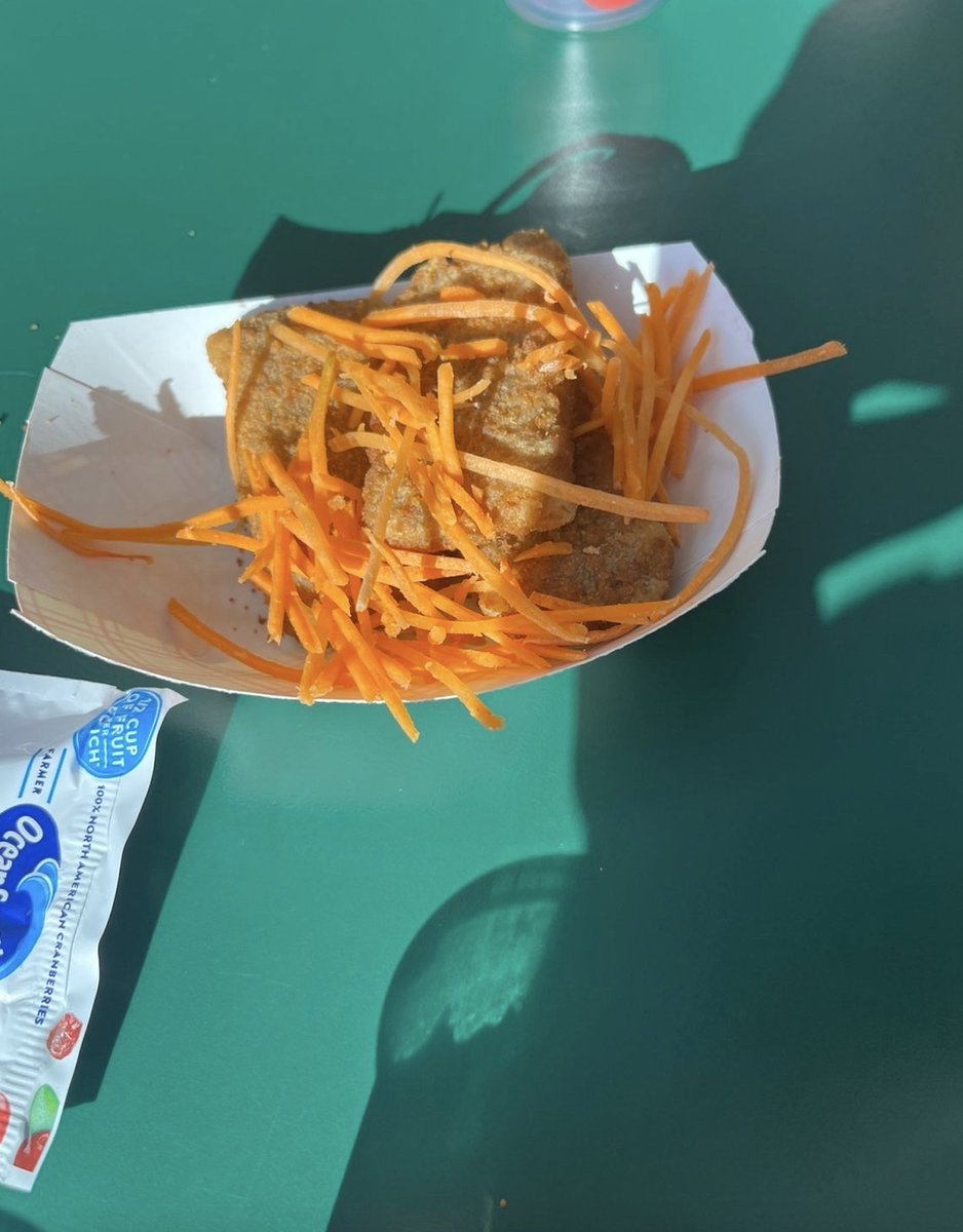 GiganticPupils tweet media