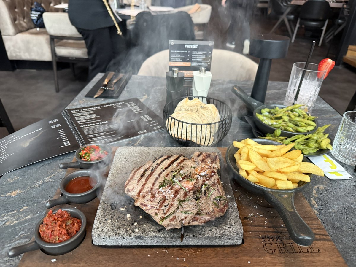 Larson Loopers tweet media