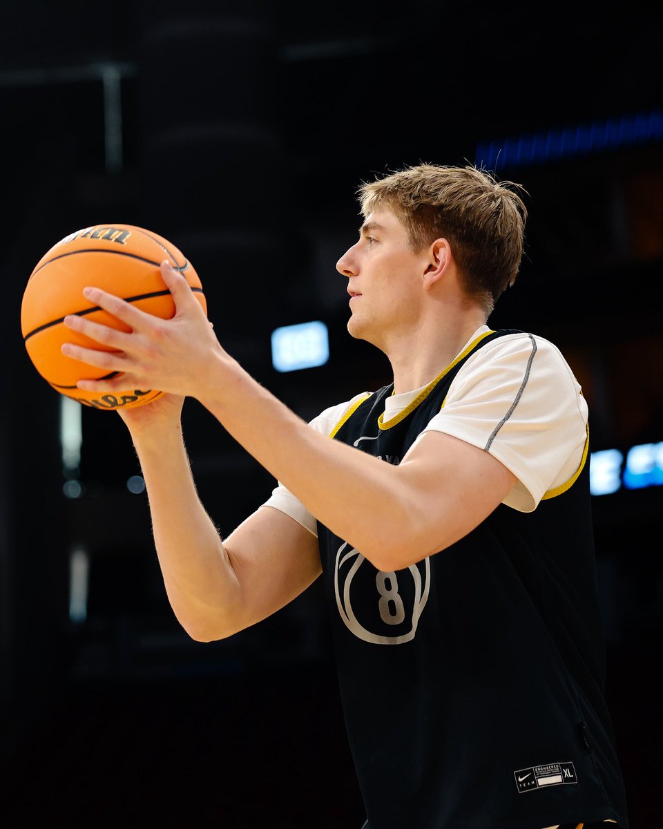 IowaHoops's tweet photo. Focused. 

@MarchMadnessMBB x @TheIowaHawkeyes https://t.co/b8UwTnLRE8
