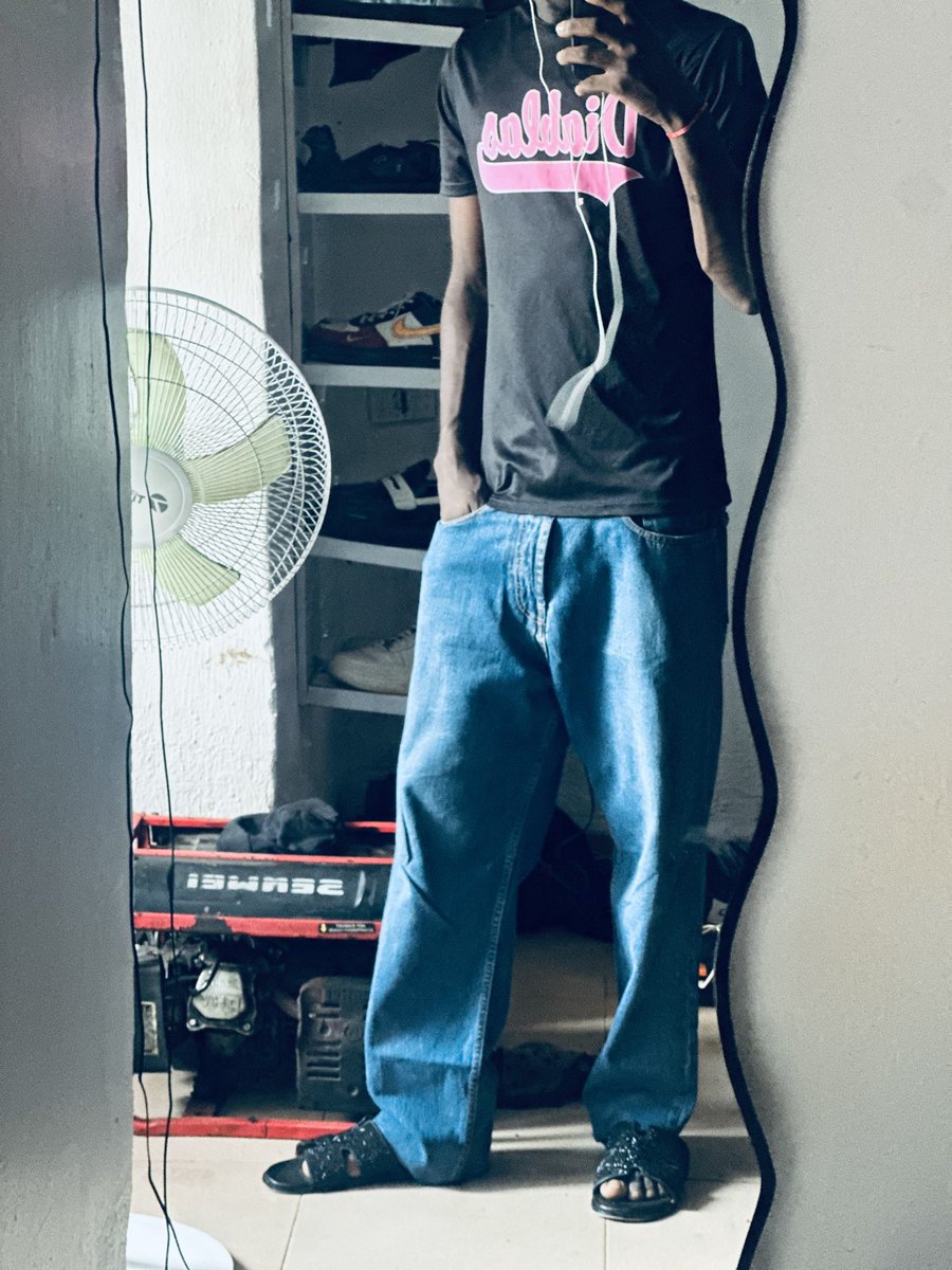 Aloyinlepon tweet media