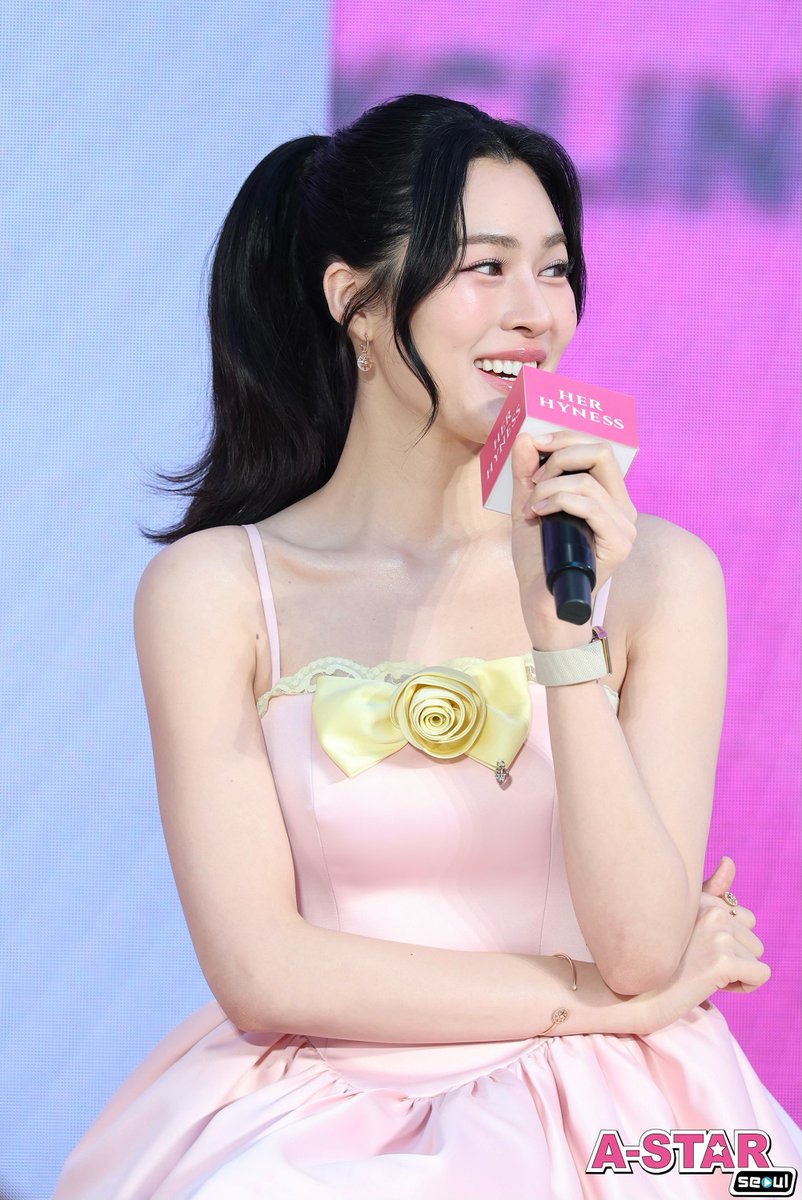 A_STAR_MAGAZINE tweet media