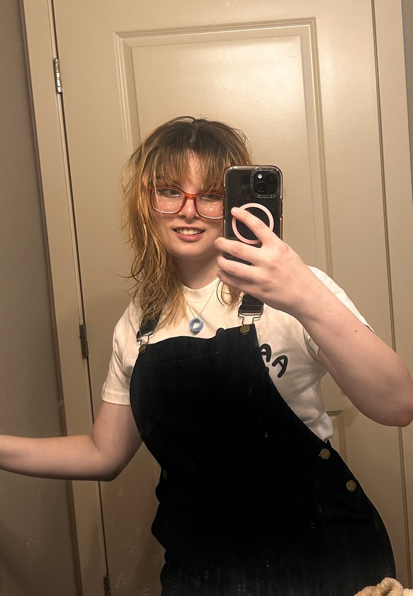 Aspen goes birding⛸️ tweet media