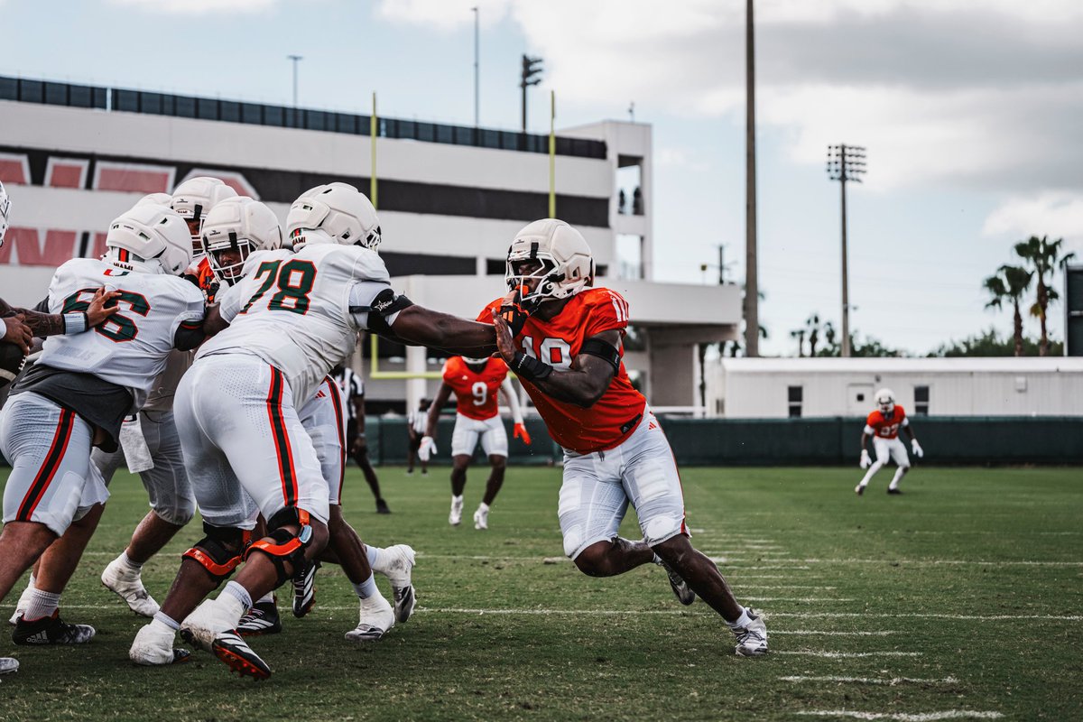 Valentiauntrell Kennedy Blount tweet media