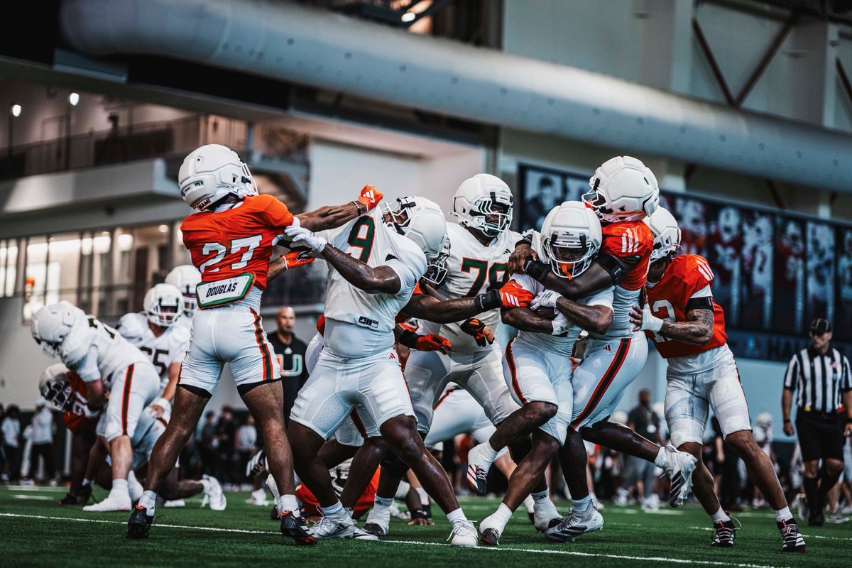 Valentiauntrell Kennedy Blount tweet media