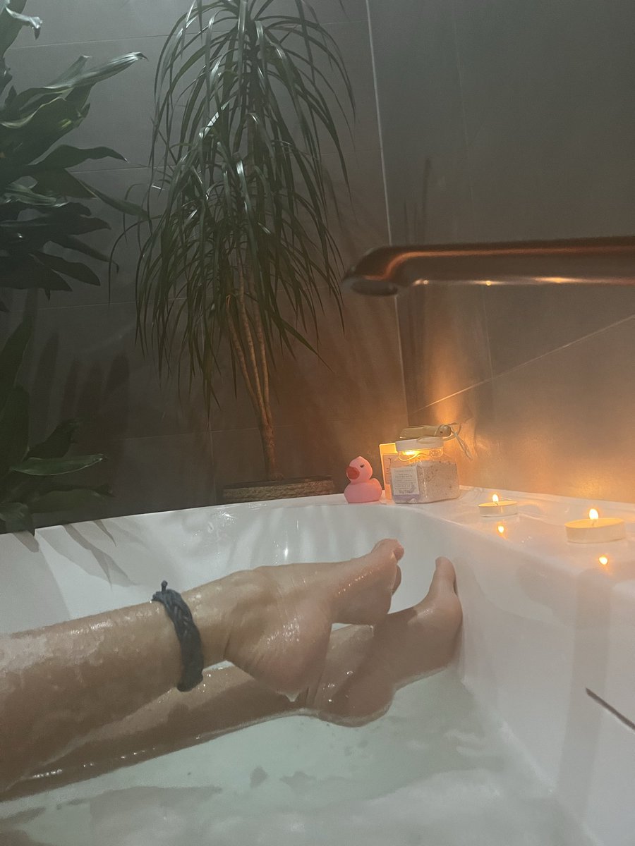 PopsArchedSoles's tweet photo. Steamy
#footfetısh #feetpics #footcontent #footpics #feetpictures #footpictures
#footsoles #toes #toepic #feetpic https://t.co/Bv0Ei8LpXs