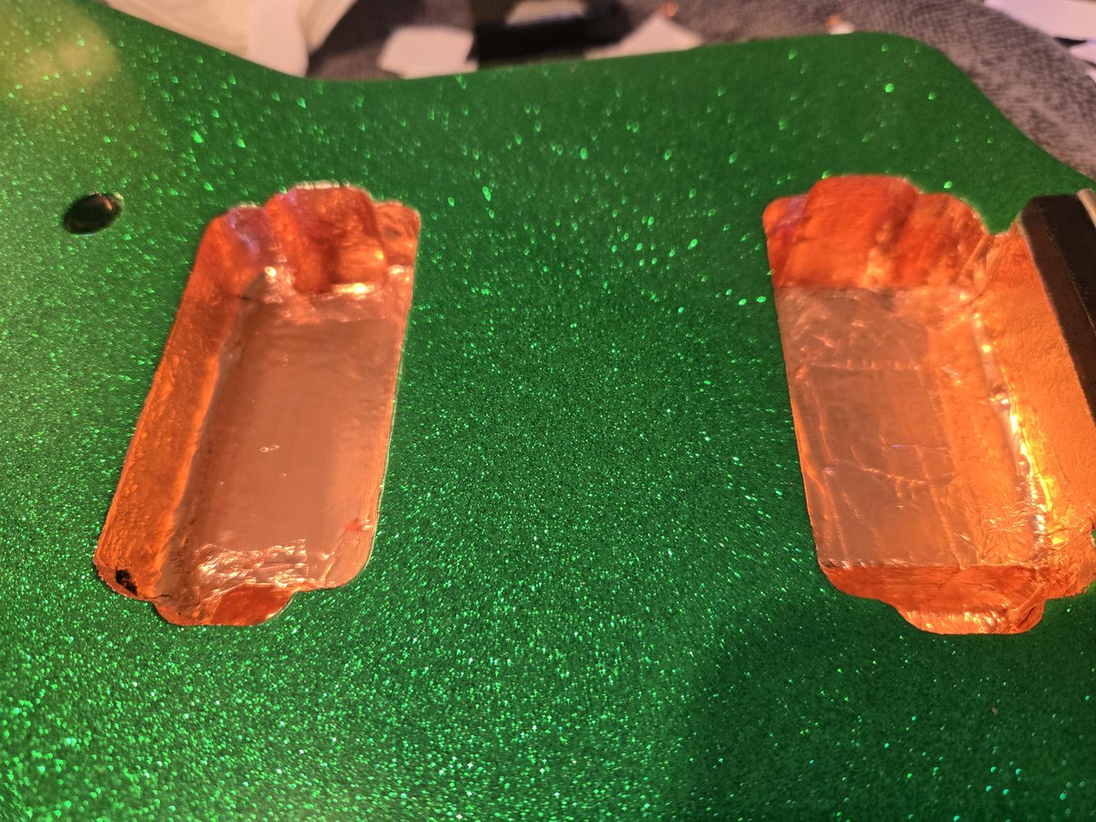 WHTBOYRICKY's tweet image. Sheilding done. Not as nice as that 1 Japanese guy who solders the edges. Lol i am running no pickup gaurds so its gonna look wild. This is a personal guitar so im not too worried about little things. 1 step closer  #luither #guitar