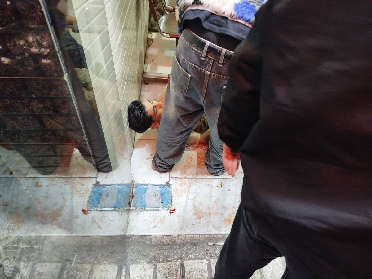 امضا، دو نقطه، مادام tweet media