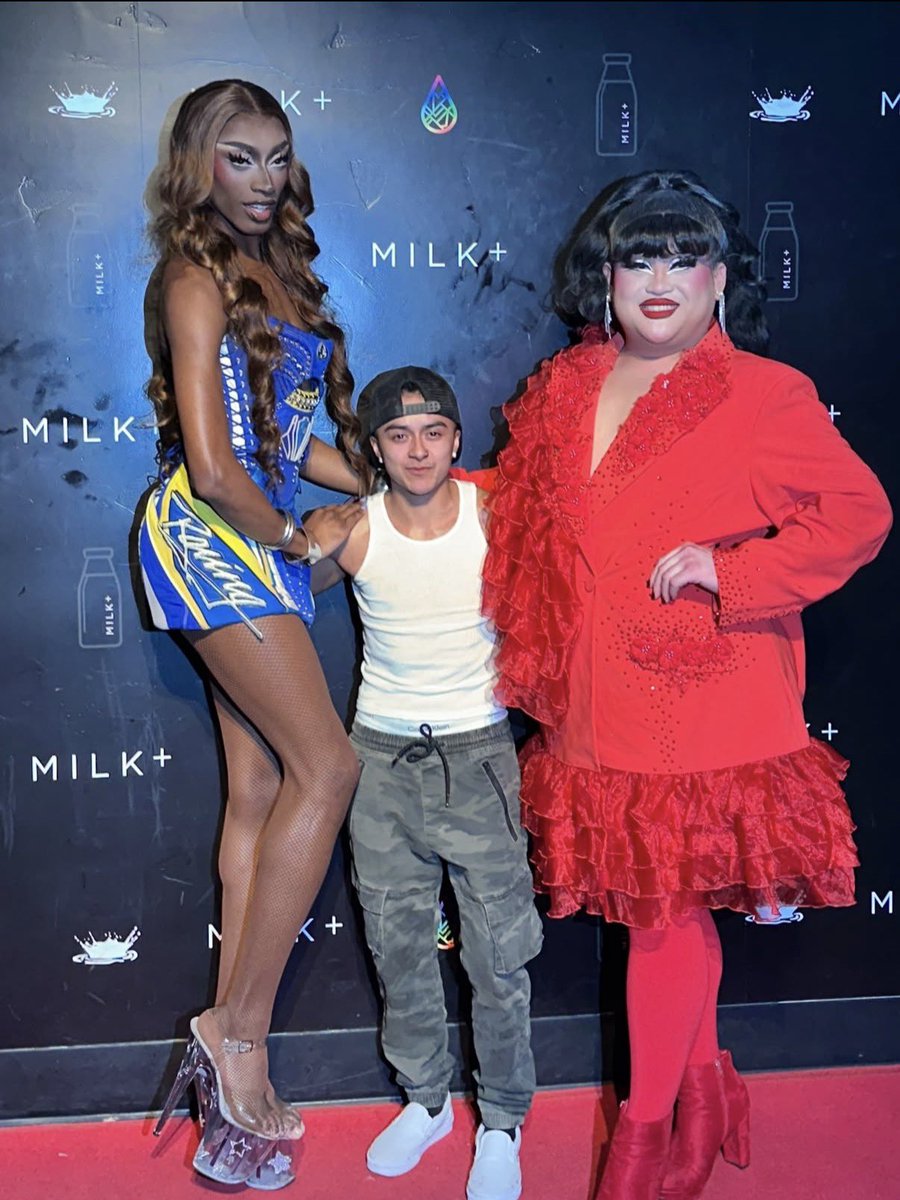 ☆ L A N A tweet media